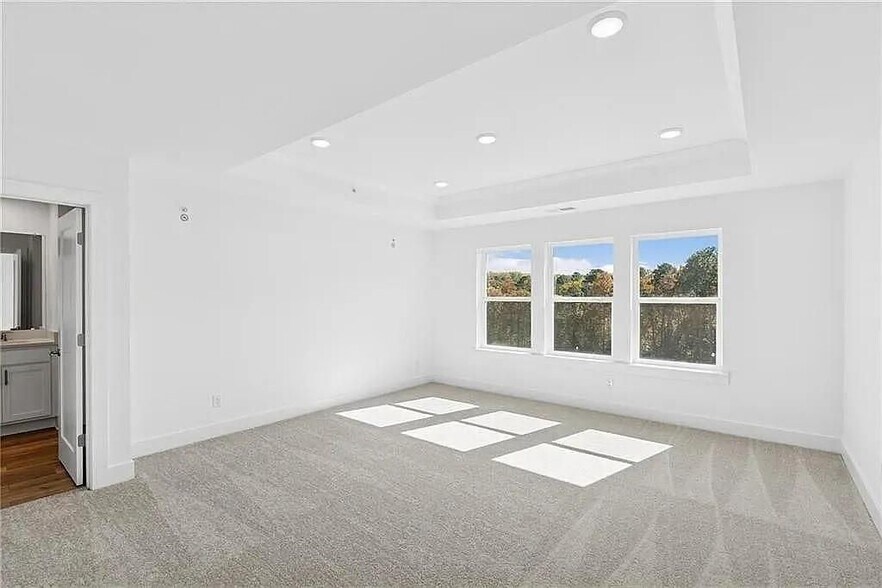 Building Photo - 158 Redbud Rd
