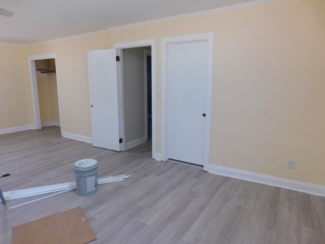 Building Photo - 4925 Morton Rd