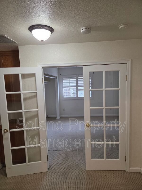 Building Photo - 1204 Shell Ct