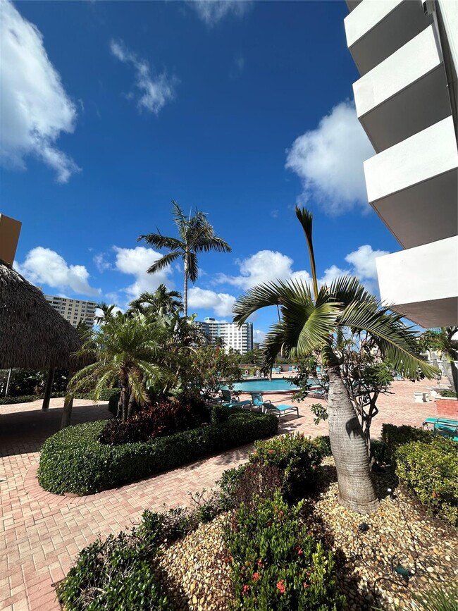 Building Photo - 405 N Ocean Blvd