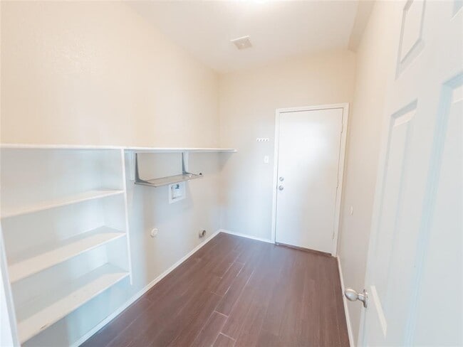 Building Photo - 9909 Fantail Ln