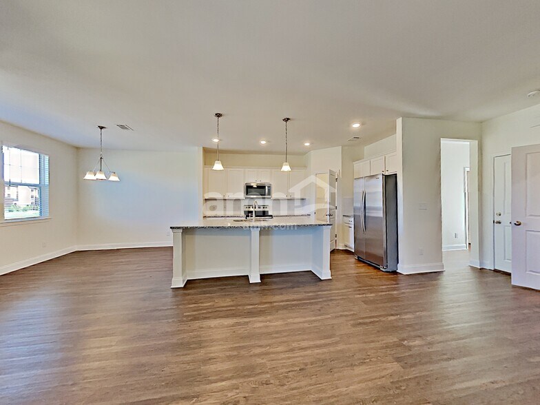 Building Photo - 5113 Jack Byrnes Dr
