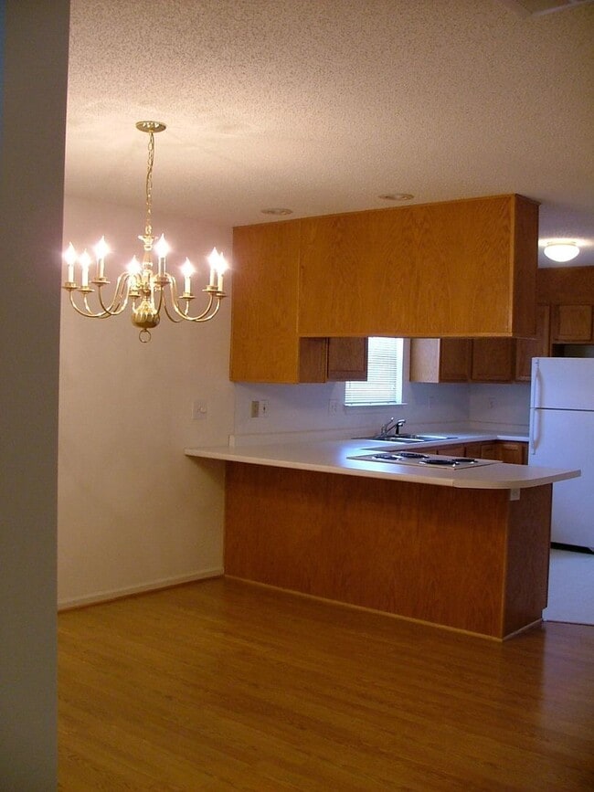 Building Photo - 100 Springwood Ln