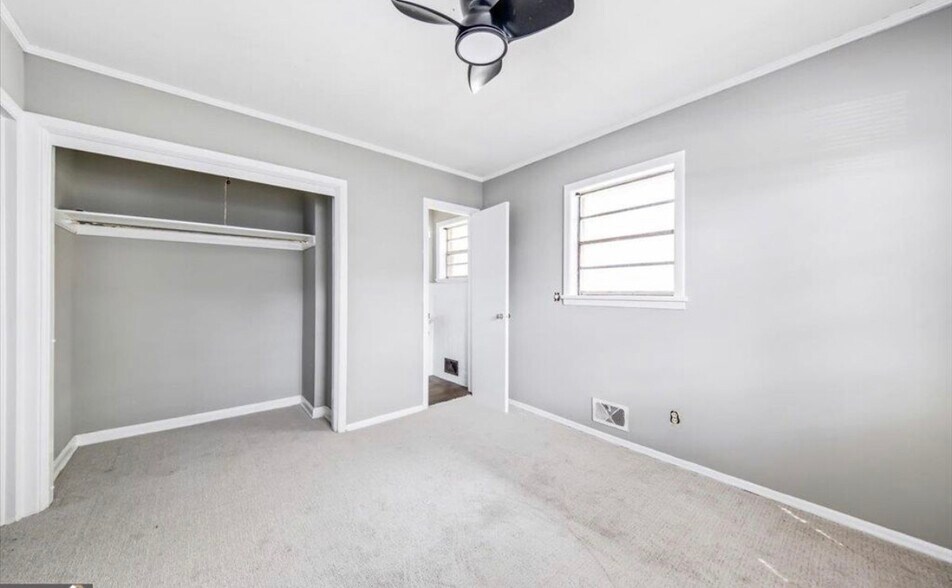 Building Photo - 2363 Robin Hood Rd