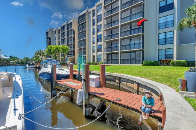 Building Photo - 17 Royal Palm Way