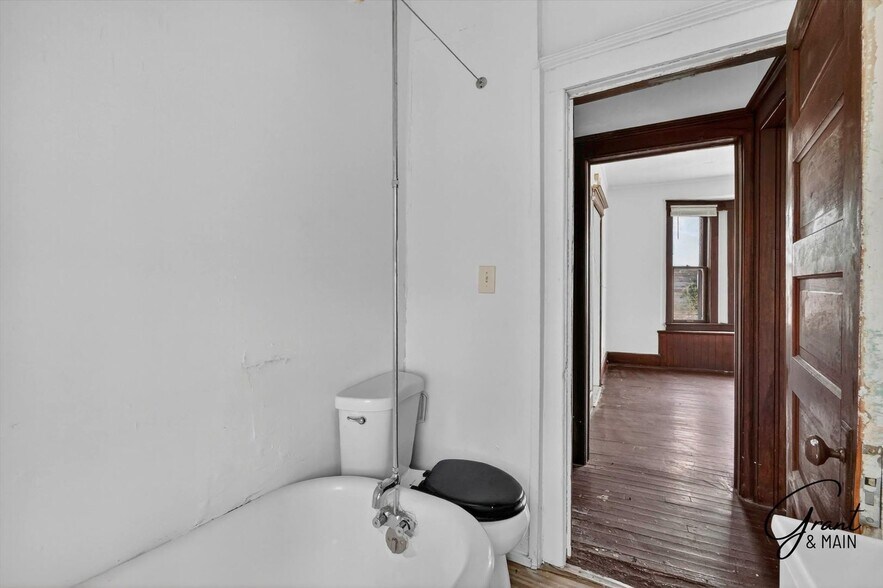 Building Photo - 127/129 W. Buena Vista - AIS-HASE LLC