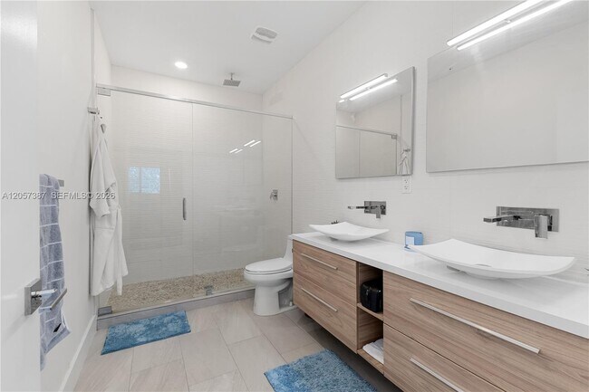 Building Photo - 4444 NW 9th St.
