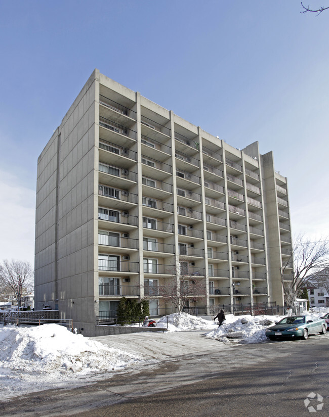 Building Photo - Henry Gilman