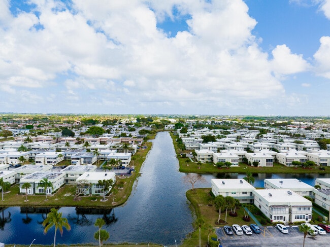 Building Photo - 233 Brittany F