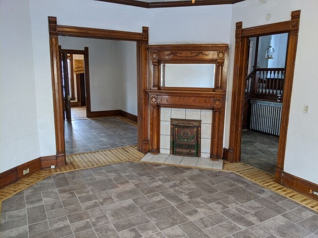 Building Photo - 5 bed 2 bath Single Family Home in Wausau
