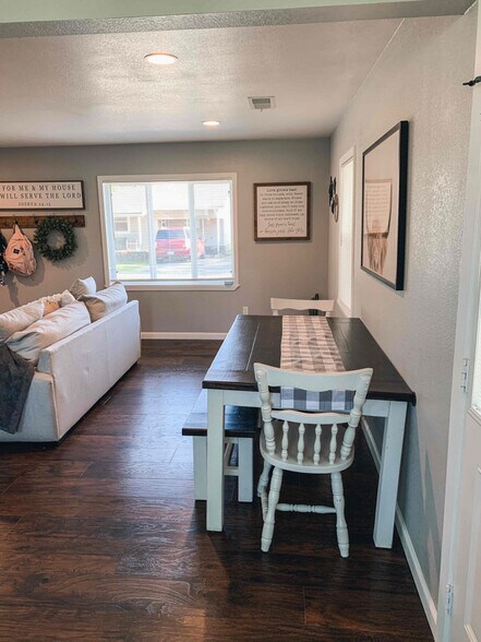 Building Photo - 110 N Bell St