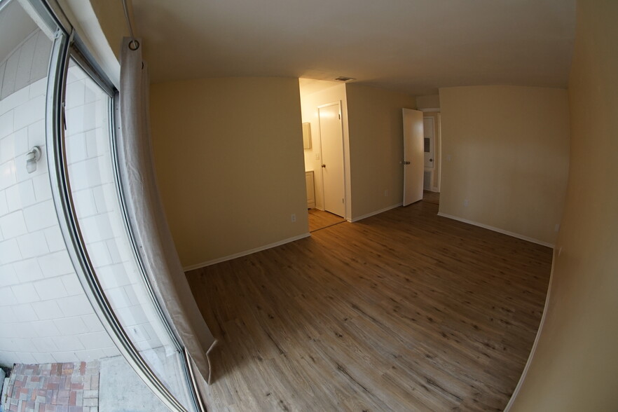 Building Photo - 6159 Sandcrest Cir