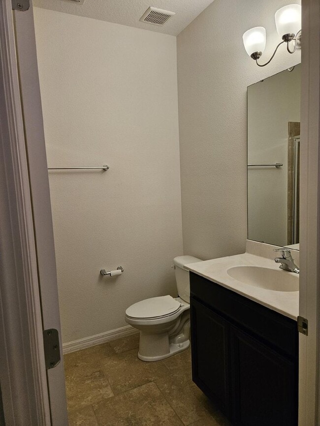 Building Photo - BEAUTIFUL 4 BEDROOM 3 BATH HOME IN THE BEA...
