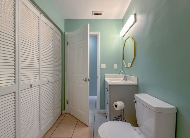 Building Photo - LOVELY & Modern NW 2/1 w/ New Flooring & Huge Privacy Fenced Yard that Inc Lawn Maintenance! Avai...