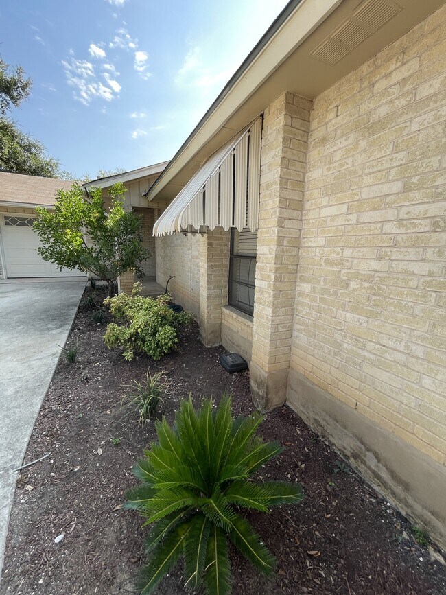 Building Photo - 6306 Madeleine Dr