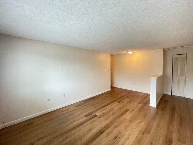 Building Photo - 183 Loudon Rd