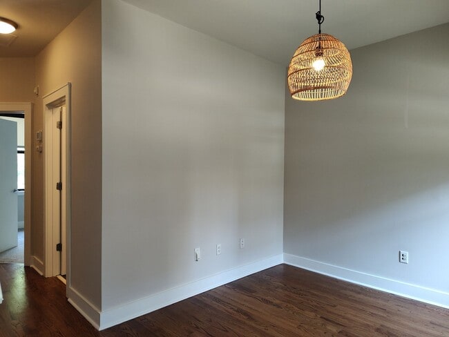Building Photo - Modern townhome located in the M Complex c...