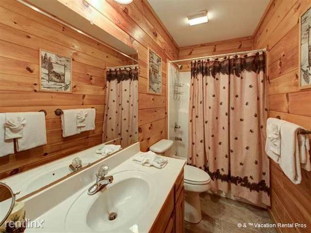 Building Photo - 2240 Breezy Rd