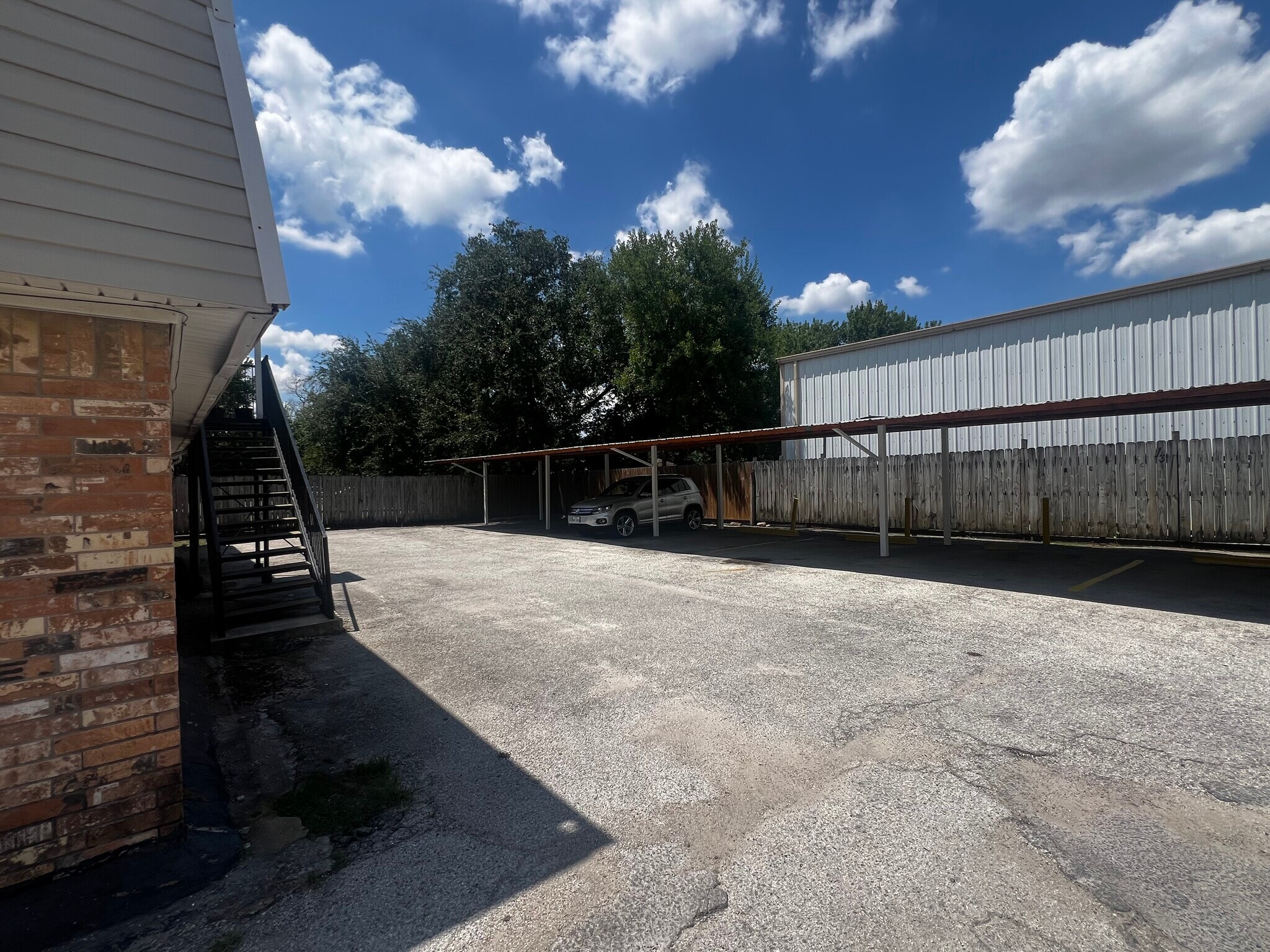 Building Photo - 525 Spring Dr