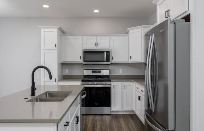 Building Photo - 401 E Donahue St