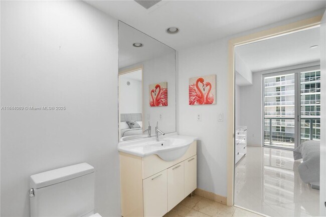 Building Photo - 475 Brickell Ave
