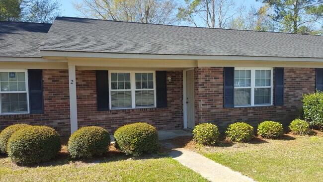 Primary Photo - 001 University Ct