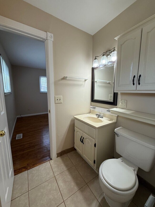 Building Photo - 3 Bedroom House Available Now!
