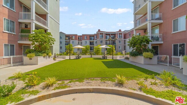 Building Photo - 3740 Santa Rosalia Dr