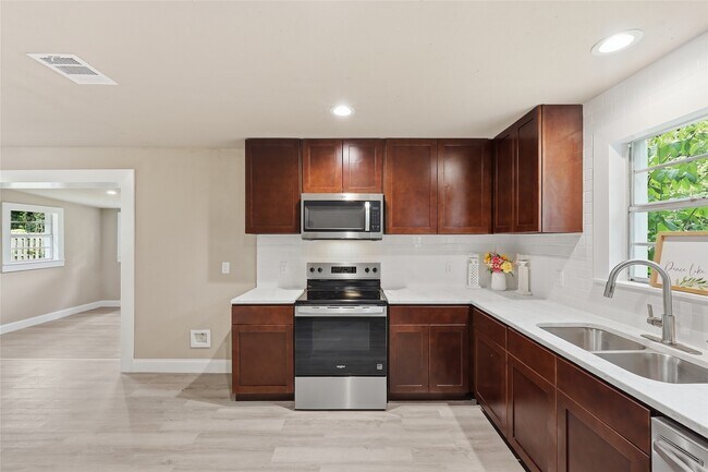 Building Photo - 3930 Hartel St