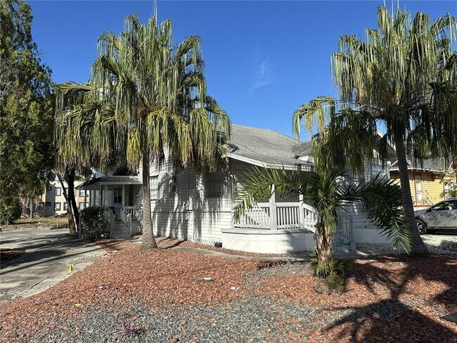 Primary Photo - 2113 W North B St