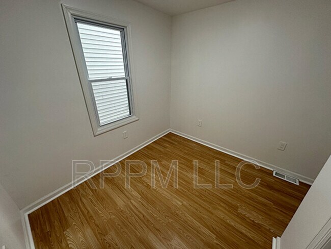 Building Photo - 659 Nassau St