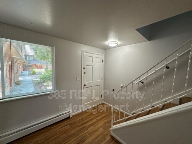 Building Photo - 1476 E 16th St