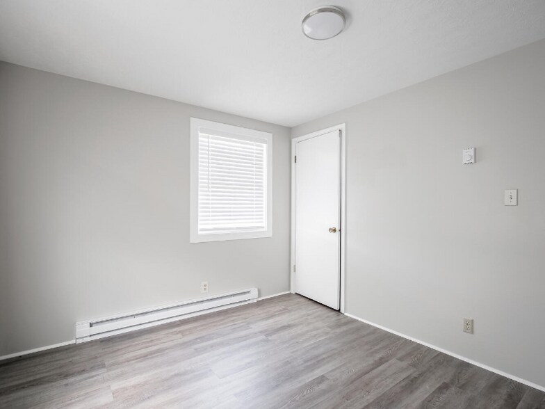 Building Photo - 5784 250N