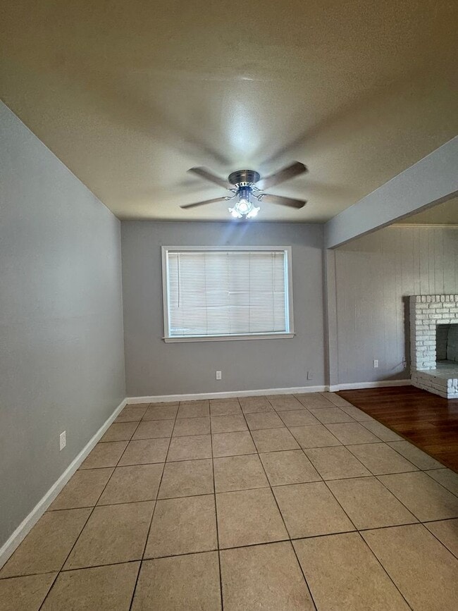 Building Photo - Beautiful single-story home with 4 bedroom...