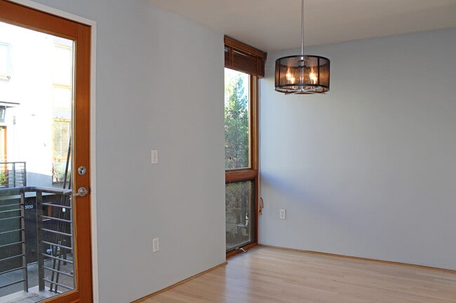 Building Photo - Lovely 3 Bed, 2 Bath Townhouse in North Tabor