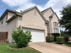 Building Photo - Two story home on large lot in the Ridge a...
