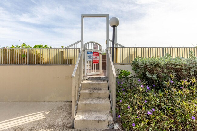 Building Photo - 2565 S Ocean Blvd