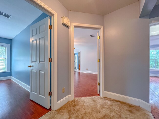 Building Photo - MIDTOWN 5/3.5 w/ 2750 sq ft, Wood Floors, ...