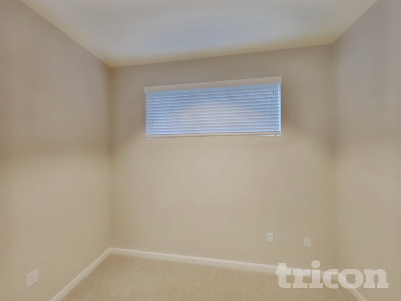 Building Photo - 3715 Santis Loop SE