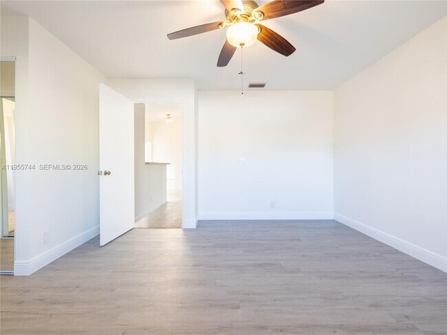 Building Photo - 200 W Riverbend Dr