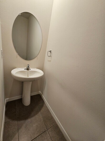 Building Photo - 8652 Milestone Dr