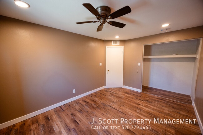 Building Photo - 3508 E Gelding Dr