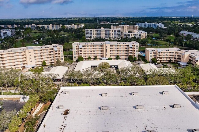Building Photo - 4550 Pinebrook Cir