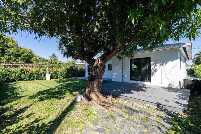 Building Photo - 7548 Adventure Ave