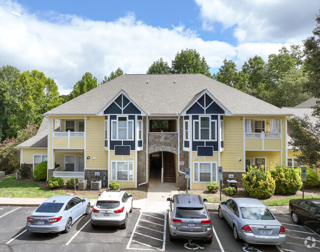 Building Photo - The Villas at Pebble Creek