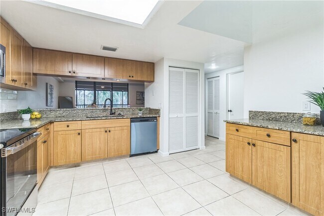 Building Photo - 16448 Timberlakes Dr