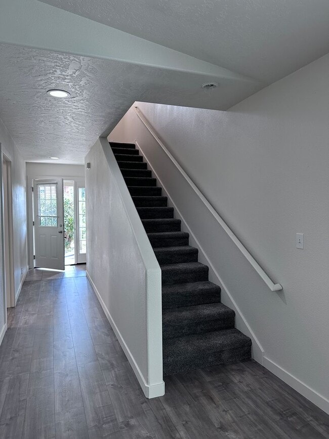 Building Photo - 16662 Shaw Pine Ct