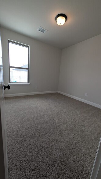 3rd bedroom - 835 Lennox Dr