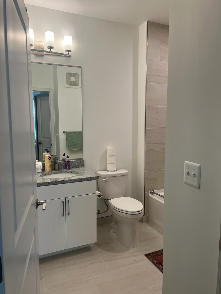 Full Bathroom - 10755 Fairgrounds Dr