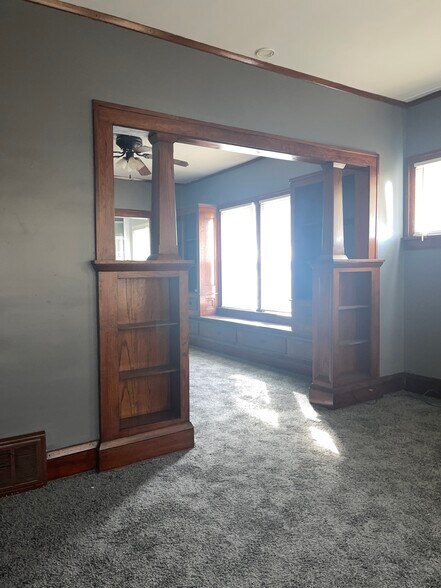 Building Photo - 10016 Anderson Ave